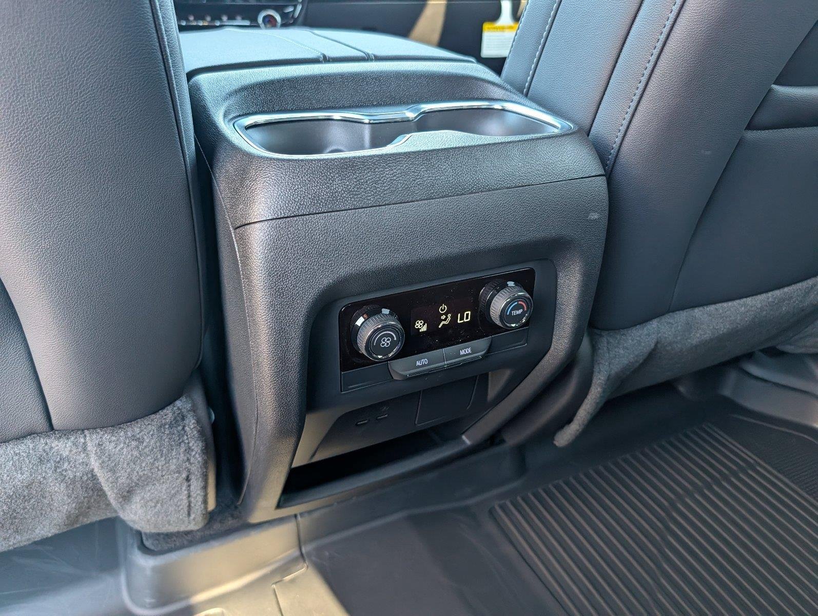 2027 Chevrolet Traverse LT - Photo 31