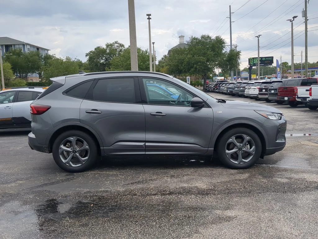 Used 2024 Gray Ford ST-Line image 3