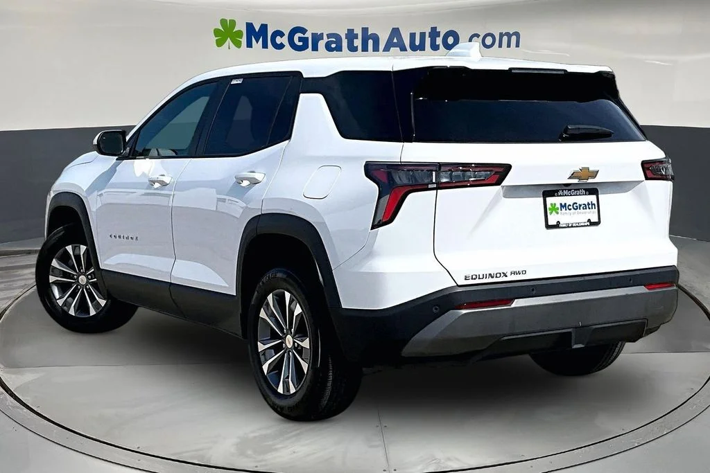 Used 2025 White Chevrolet LT image 5