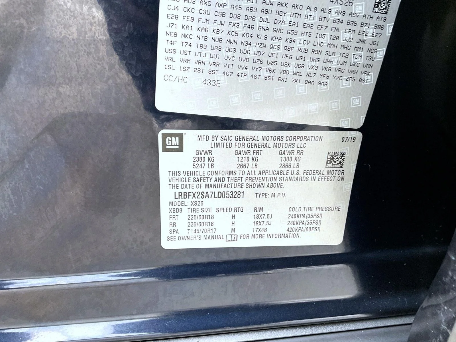 Used 2020 Blue Buick Essence image 25