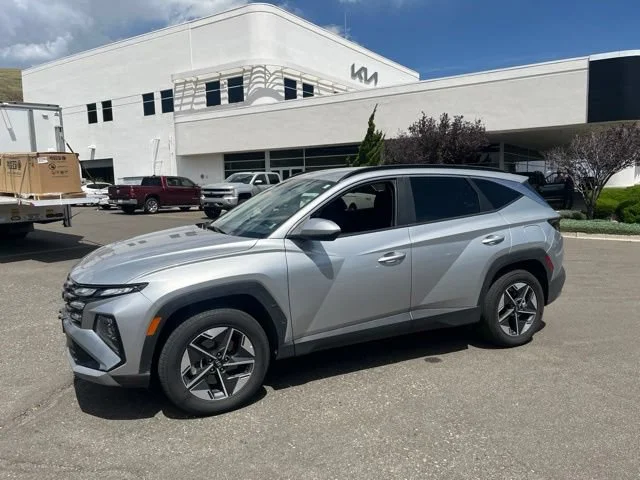 Used 2025 Shimmering Silver Hyundai SEL image 2