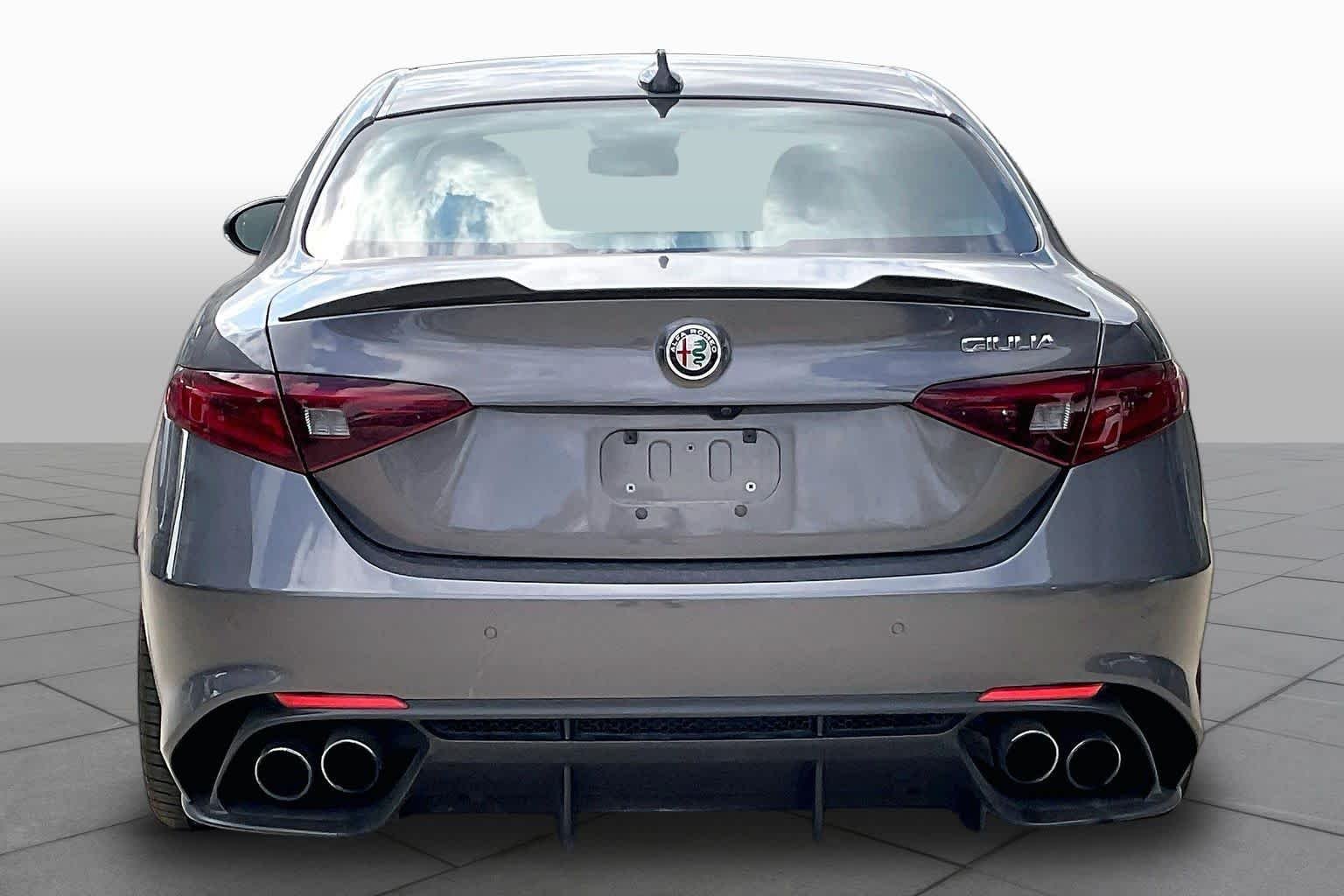 Used 2018 Vesuvio Gray Metallic Alfa Romeo  image 5