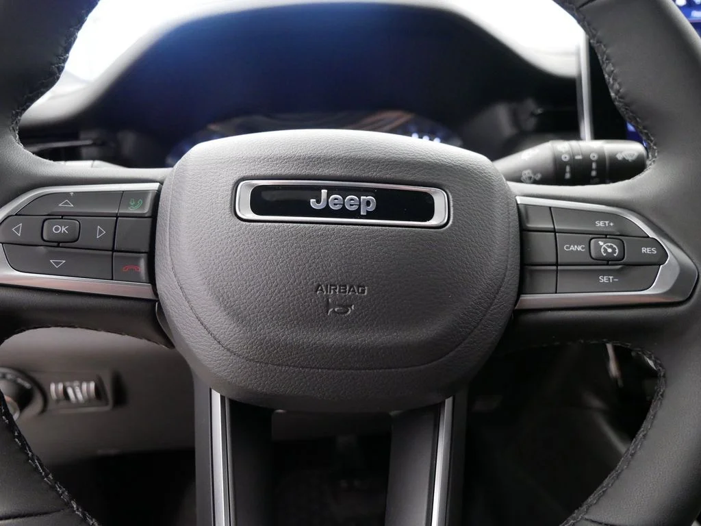 New 2026 Bright White Clearcoat Jeep Latitude image 22