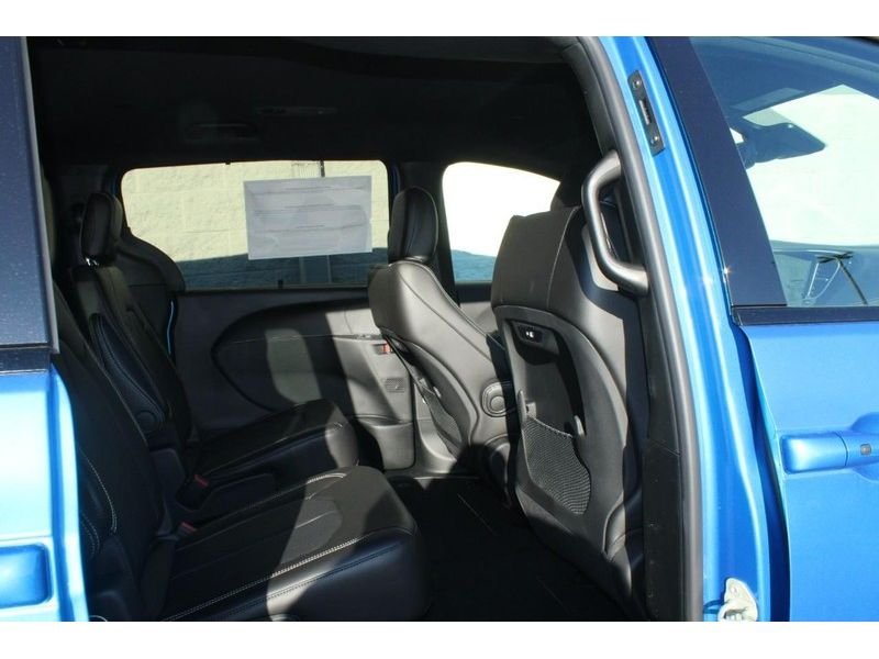 New 2026 Hydro Blue Pearl-Coat Exterior Paint Chrysler Select image 9