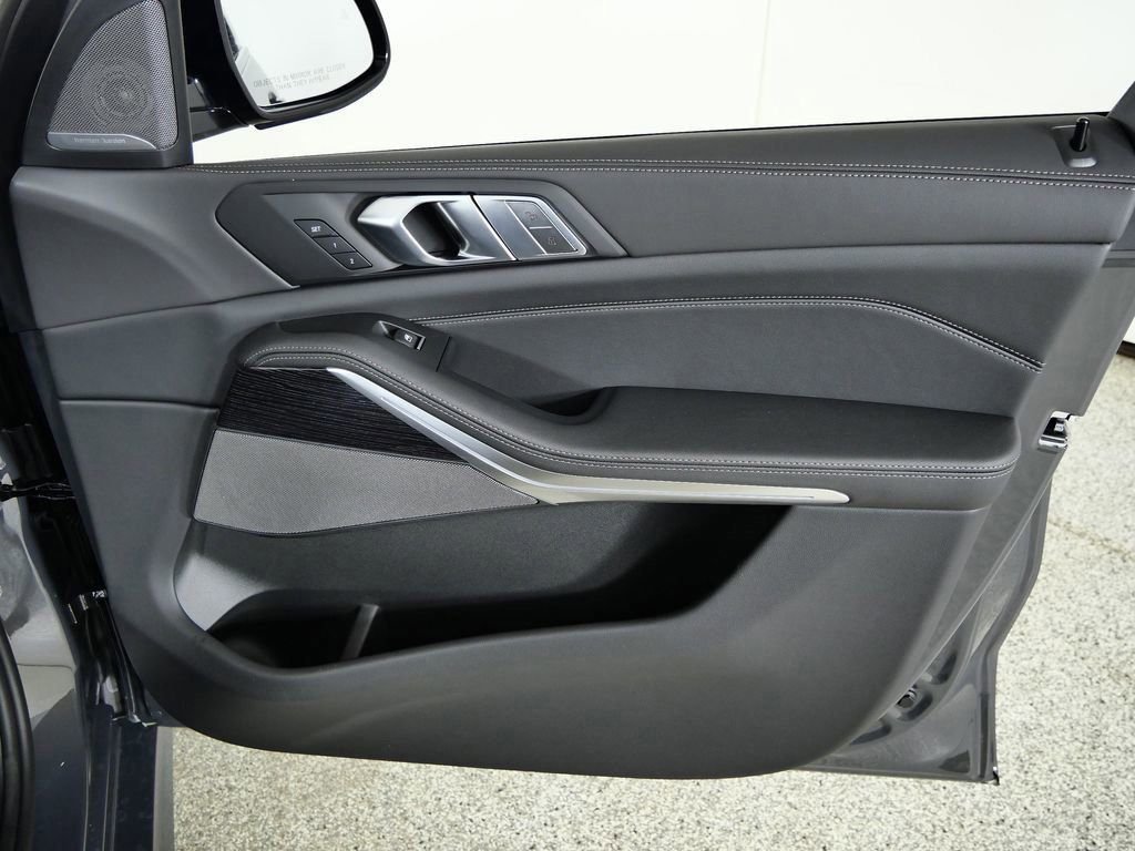 Used 2026 Dravit Grey Metallic BMW xDrive40i image 20