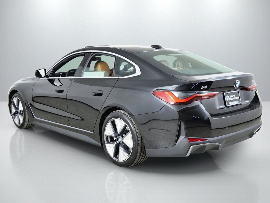 Used 2026 Black Sapphire Metallic BMW xDrive40 image 15