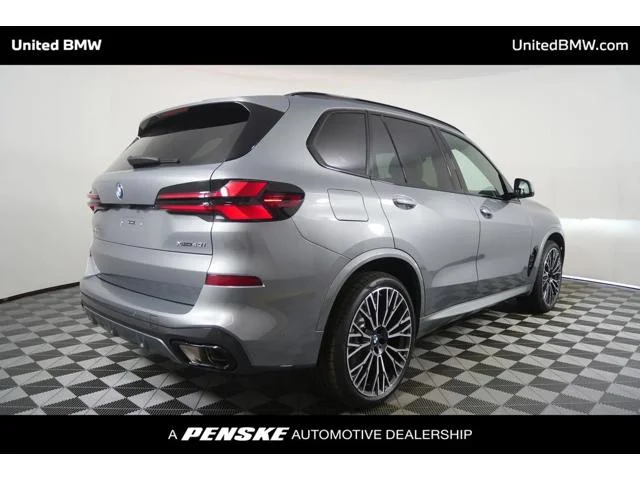 New 2026 Skyscraper Grey Metallic BMW X5 40i image 3