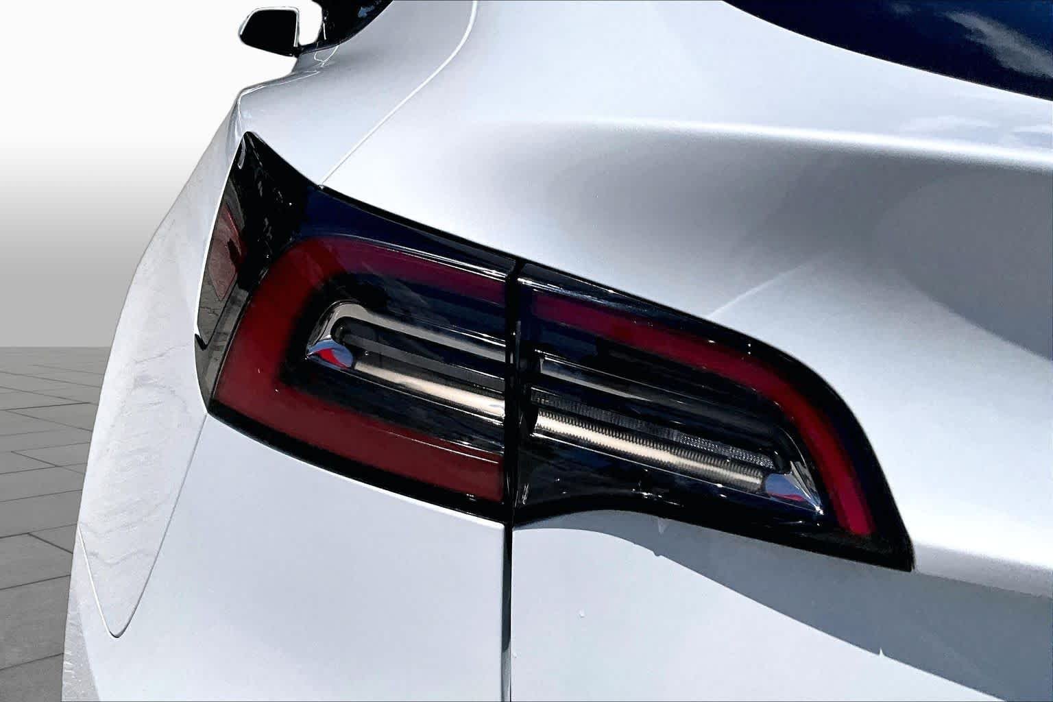 Used 2021 Pearl White Multi-Coat Tesla Long Range image 26