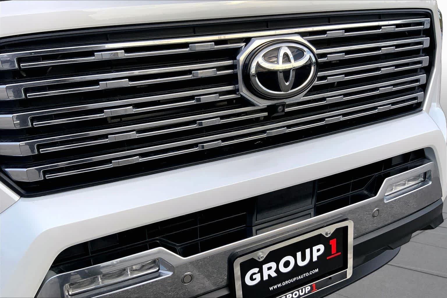 Used 2025 Wind Chill Pearl Toyota Limited Hybrid image 29