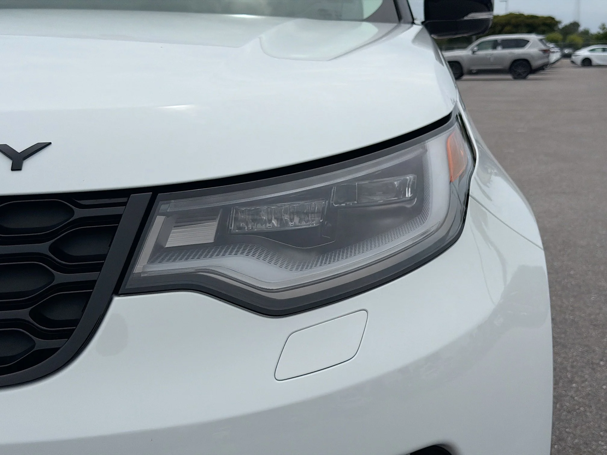 Certified Used 2025 Fuji White Land Rover Dynamic SE image 9