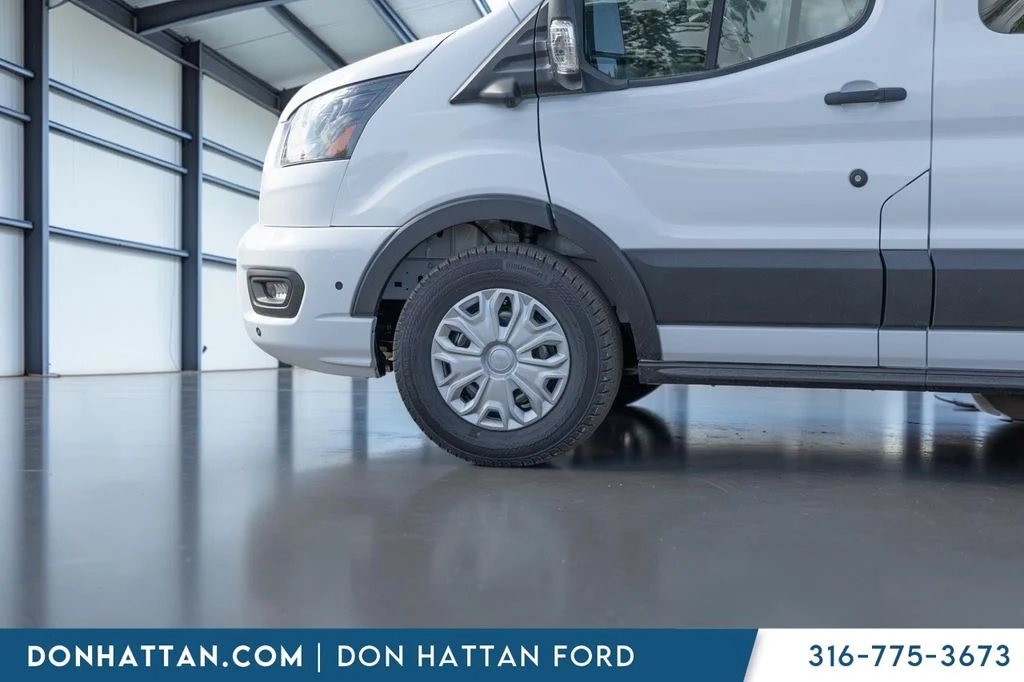 New 2026 Oxford White Ford Passenger Van XLT image 32