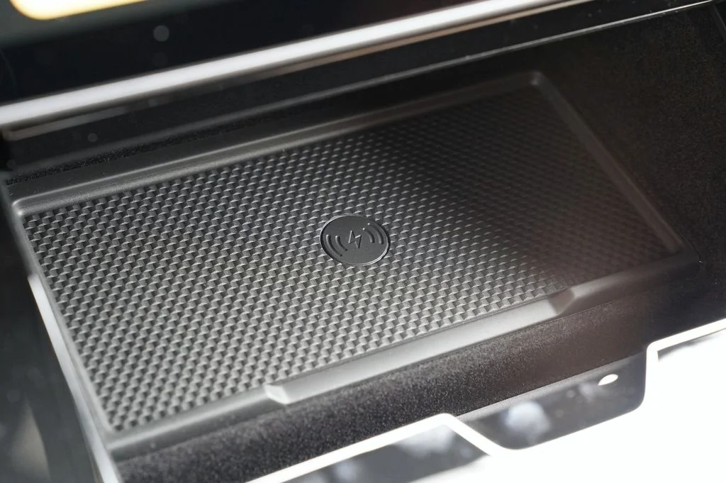 New 2026 Carpathian Grey Land Rover SE image 27