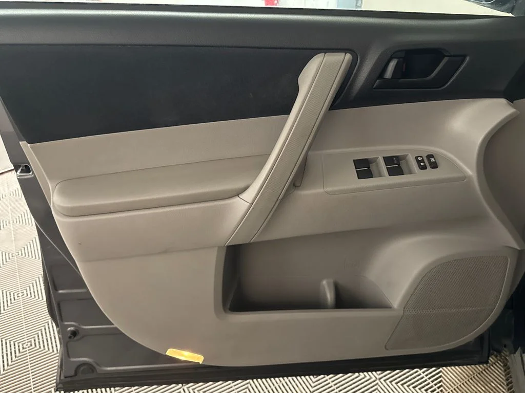 Used 2013 Gray Toyota Base image 15
