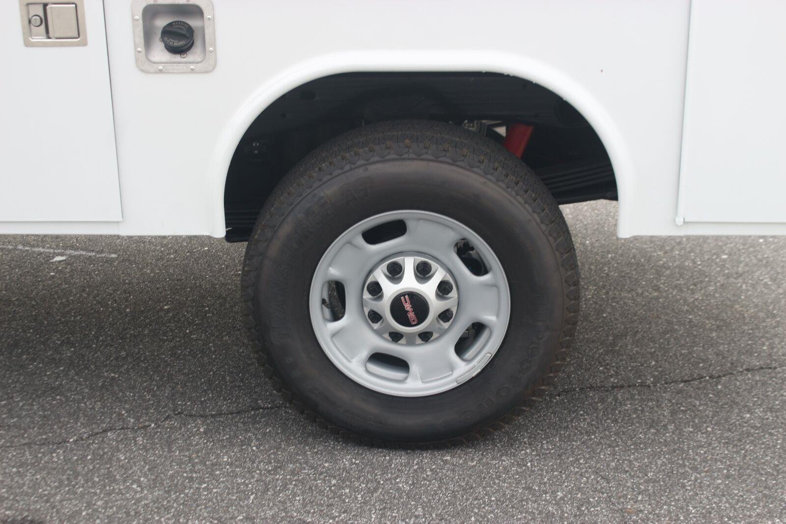 New 2026 Summit White GMC Pro image 39