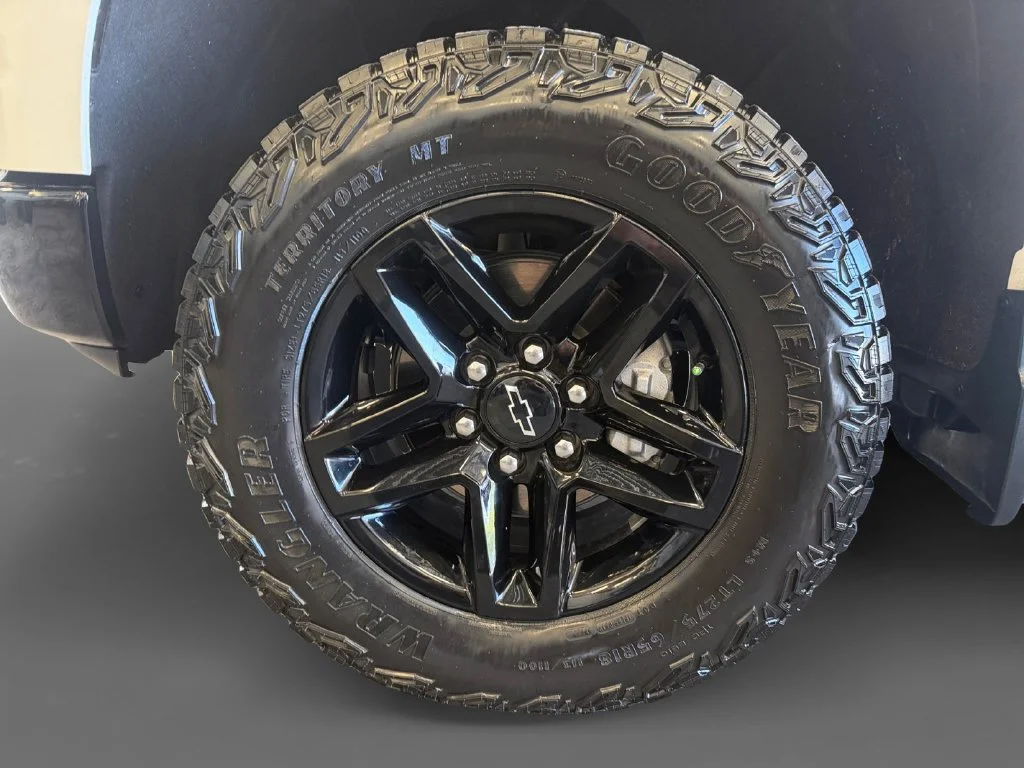 Used 2023 SUMMIT WHITE Chevrolet LT Trail Boss image 15