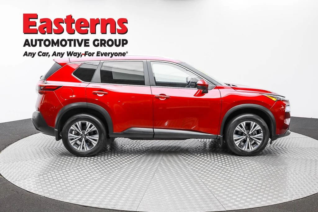 Used 2022 Red Nissan SV image 4