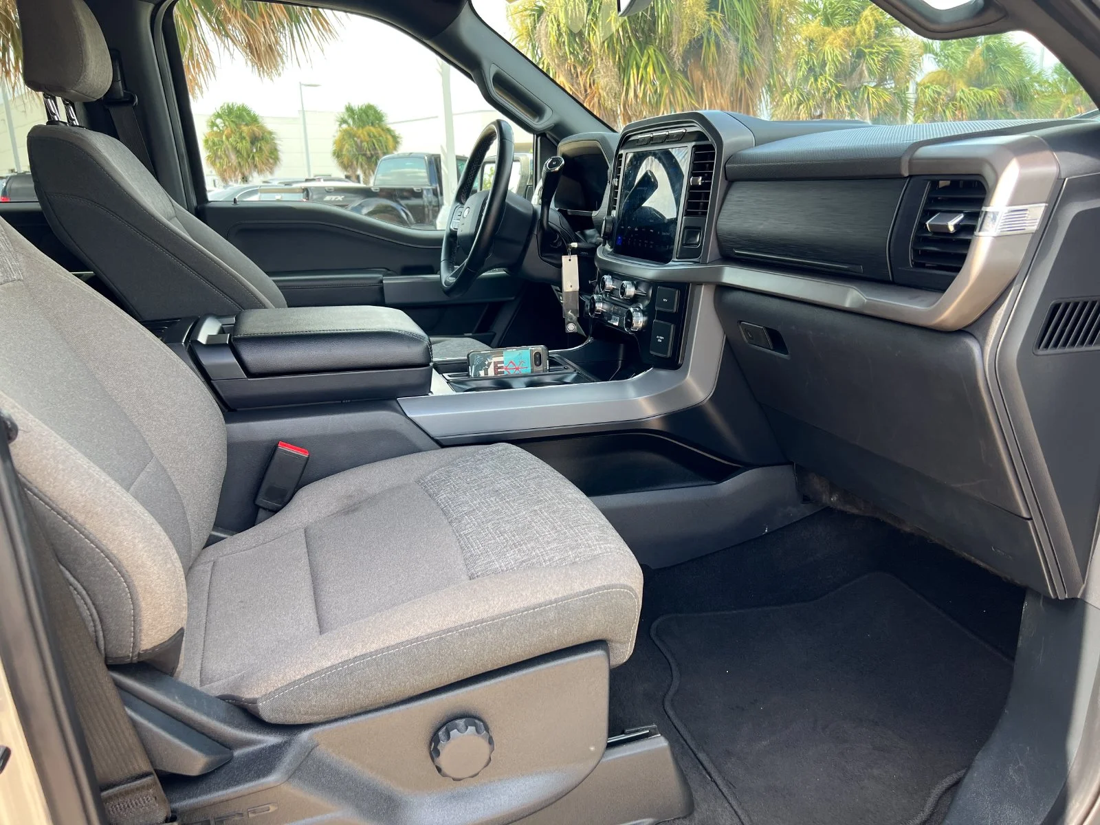 Used 2024 Silver Ford XLT image 19