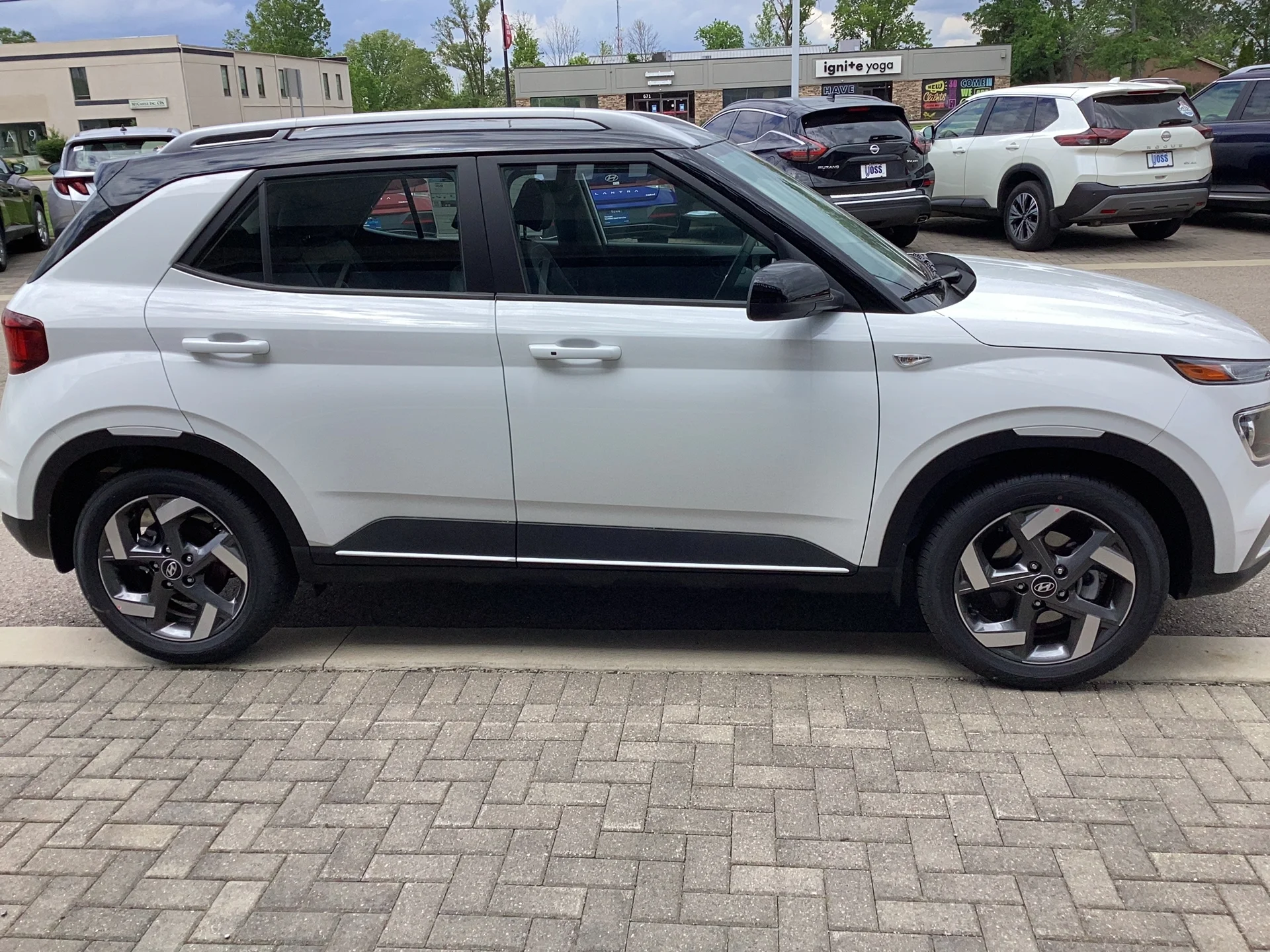 New 2026 Lunar White/Black Roof Hyundai SEL w/Two-Tone Roof image 5