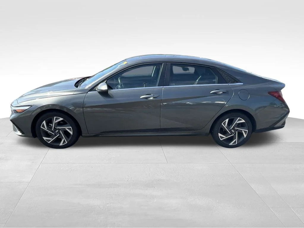 Used 2025 Gray Hyundai SEL Convenience image 2