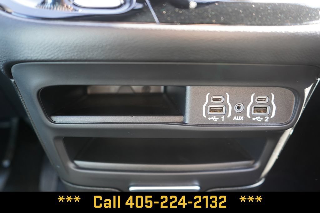 2025 Chrysler Pacifica Select - Photo 35