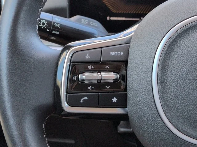 New 2025 Glacial White Pearl Kia S image 25