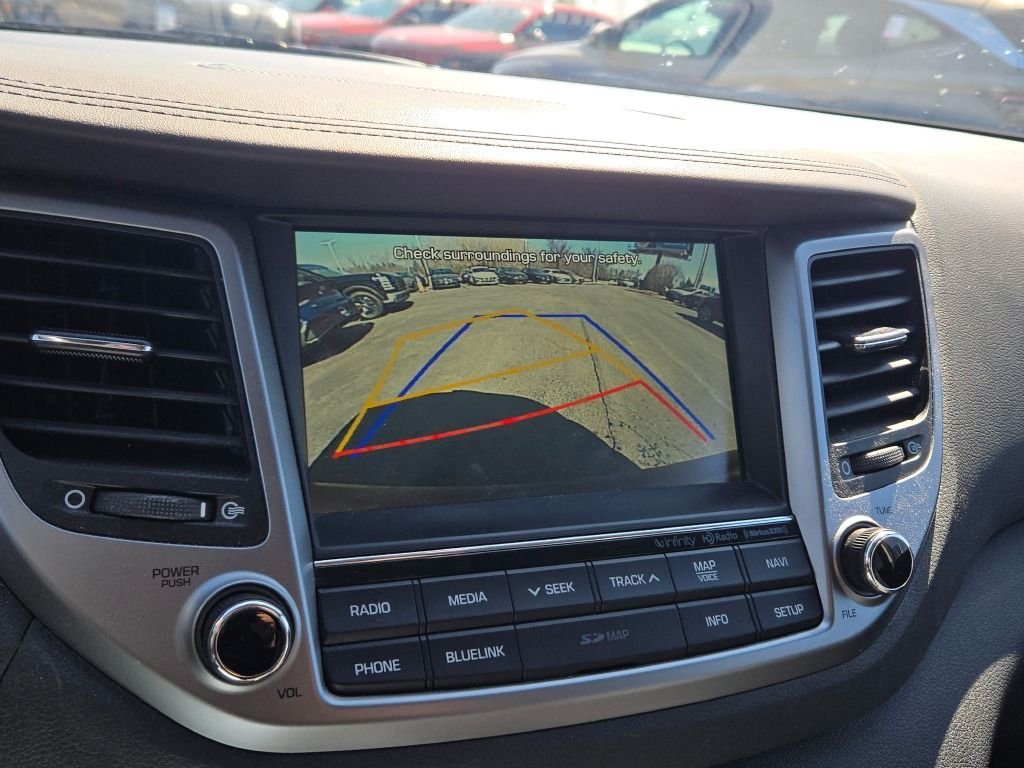 Used 2017 Black Hyundai SE Plus image 28