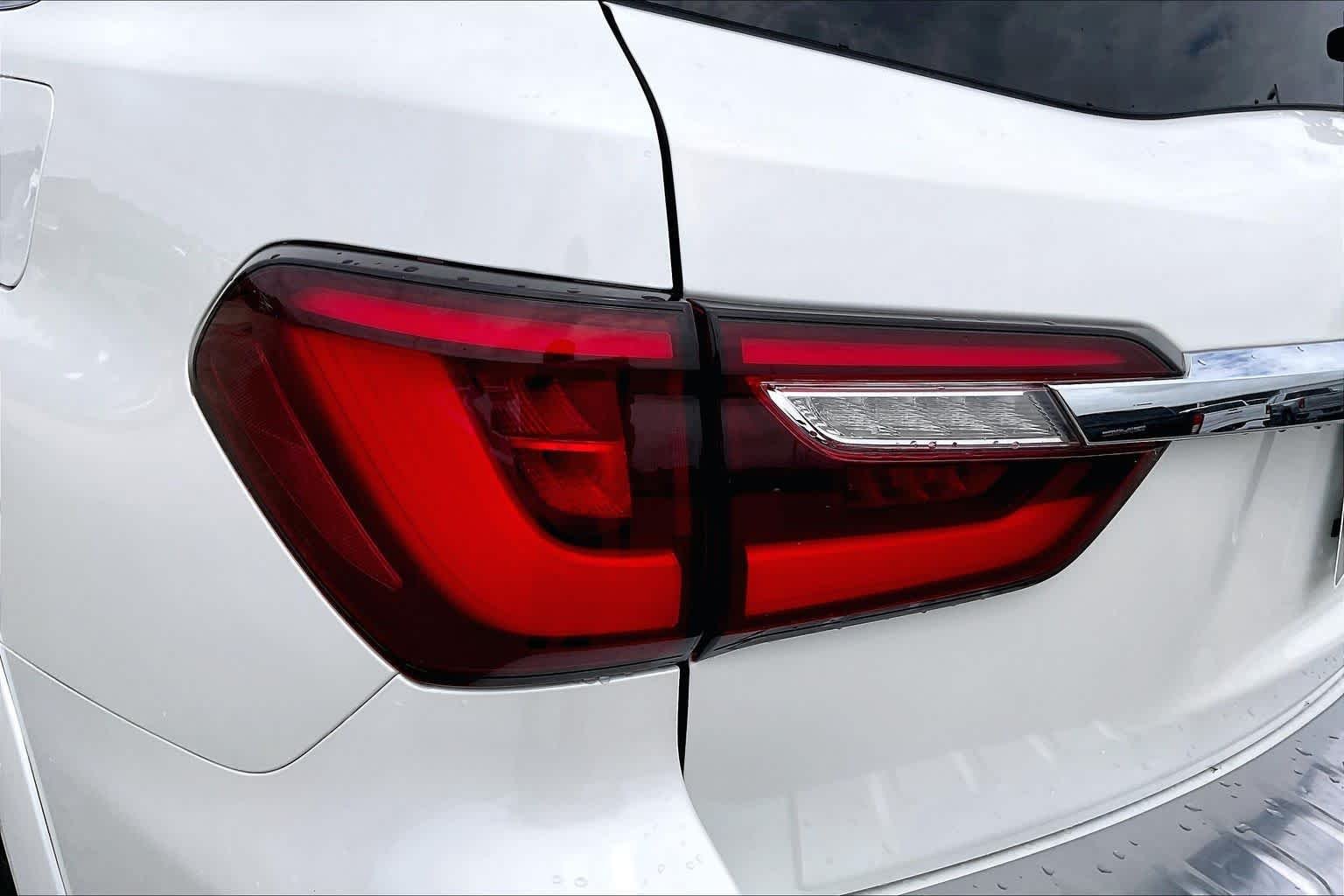 Used 2019 Moonstone White INFINITI LUXE image 29