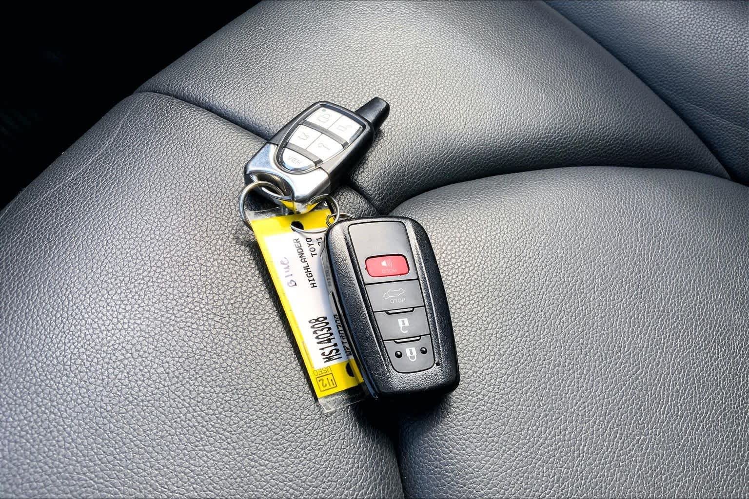 Used 2021 Moon Dust Toyota XLE image 15