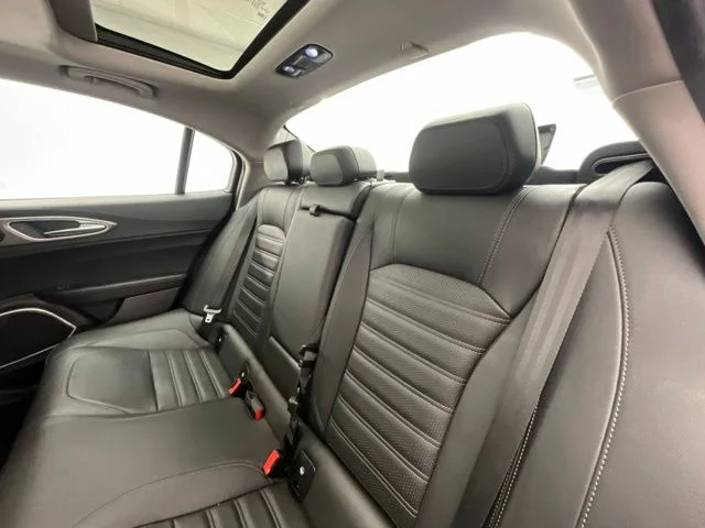 Used 2019 Blue Alfa Romeo Ti Sport image 7
