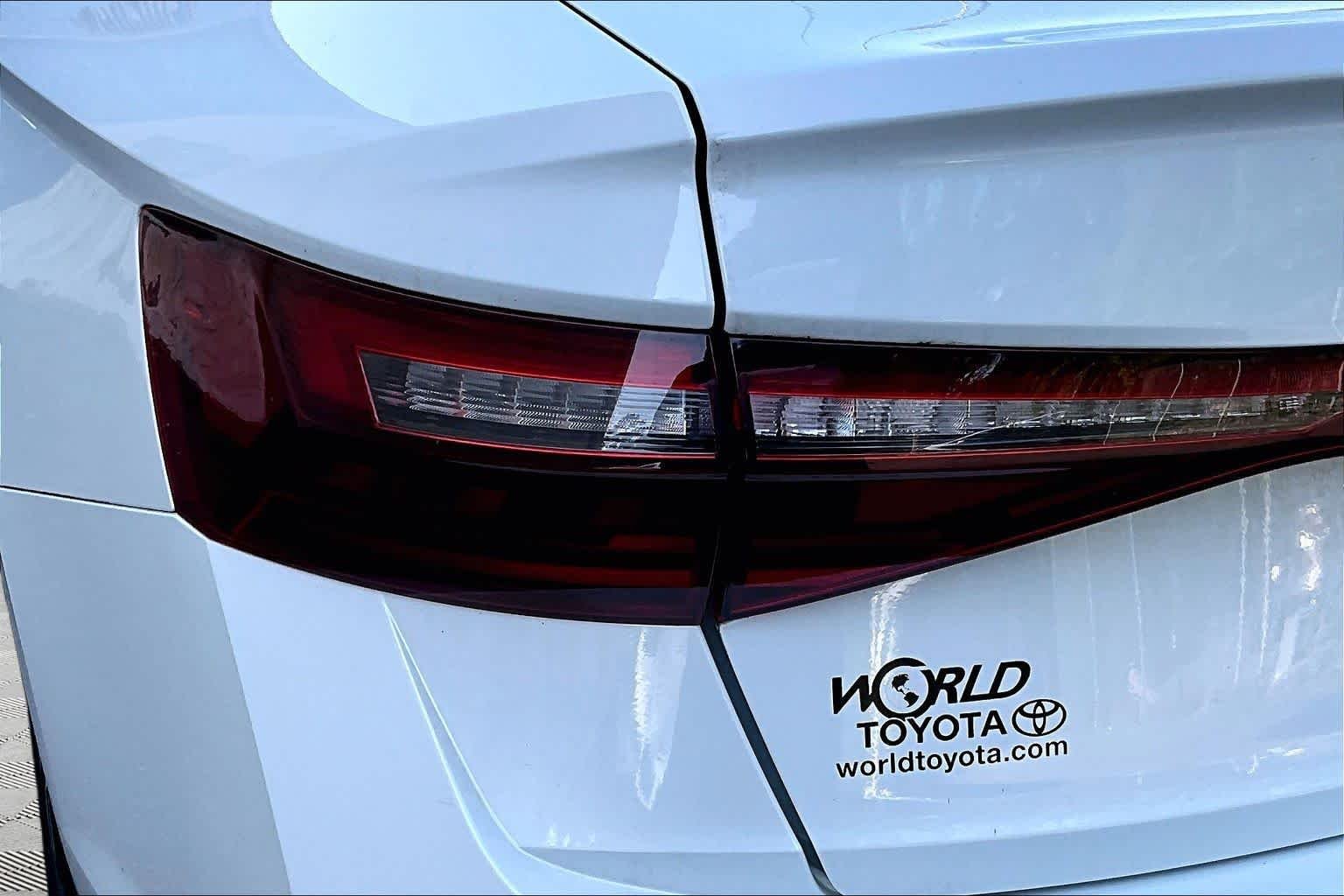 Used 2025 Opal White Pearl Volkswagen SE image 29