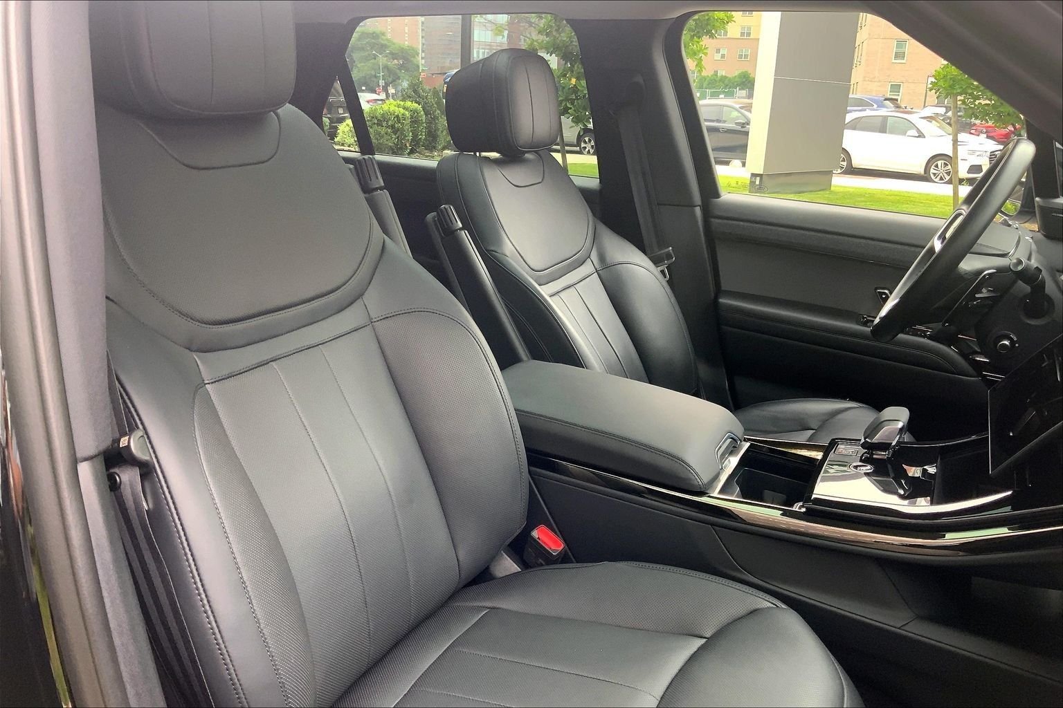 Certified Used 2024 Santorini Black Metallic Land Rover SE image 8