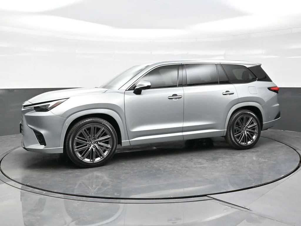 Used 2024 Silver Lexus 550h+ Luxury image 3