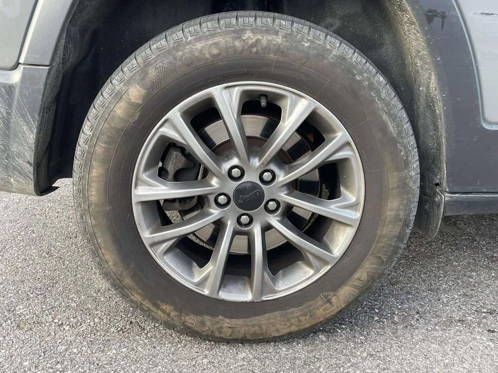 Used 2021 Sting-Gray Clearcoat Jeep Latitude Lux image 5