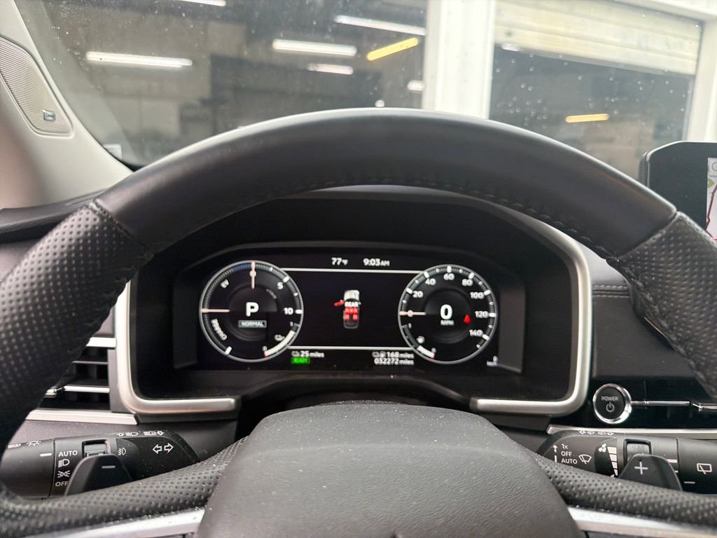 Used 2025 White Mitsubishi SE image 19