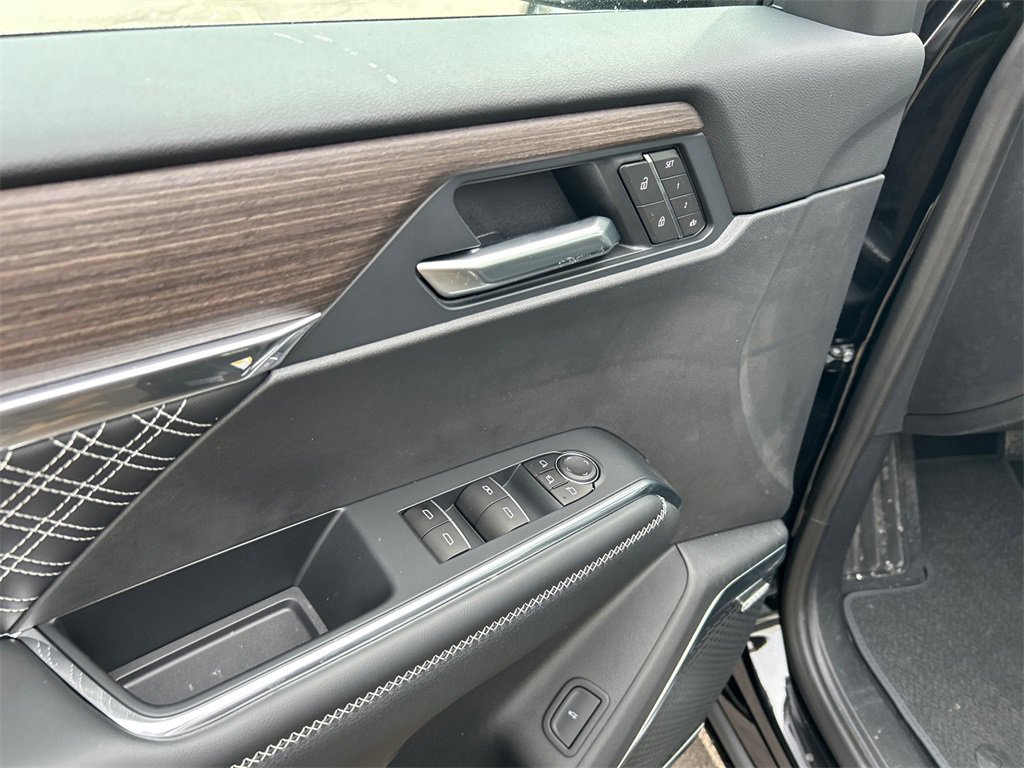 2026 GMC ACADIA - Image 13