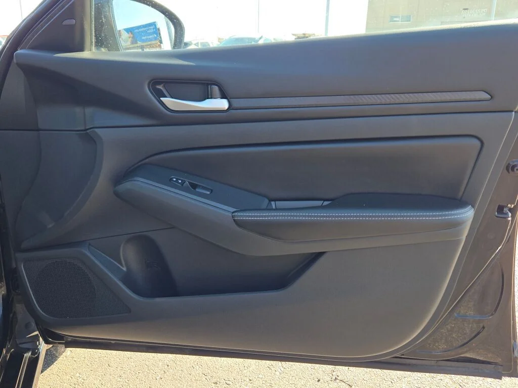 Used 2024 Black Nissan 2.5 SV image 8