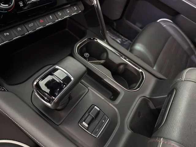 Used 2024 White GMC AT4X image 19