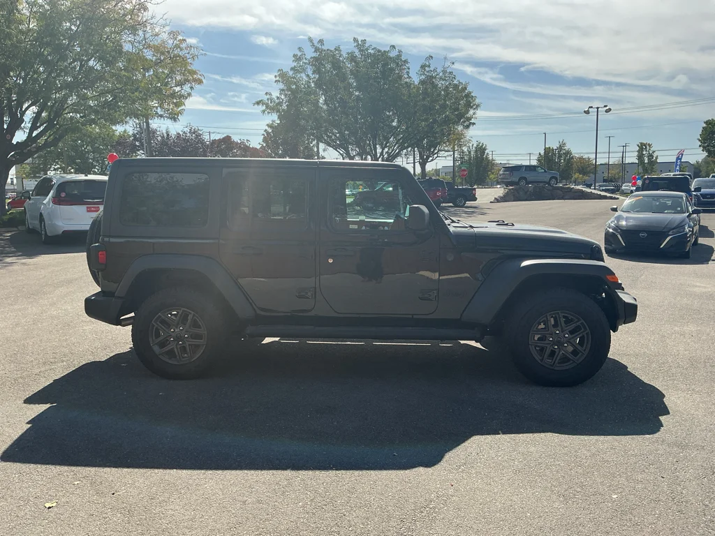 Used 2024 Black Clearcoat Jeep Sport S image 17