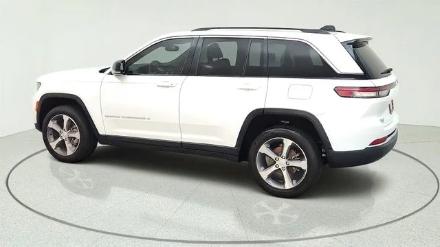 Used 2023 White Jeep Limited image 8