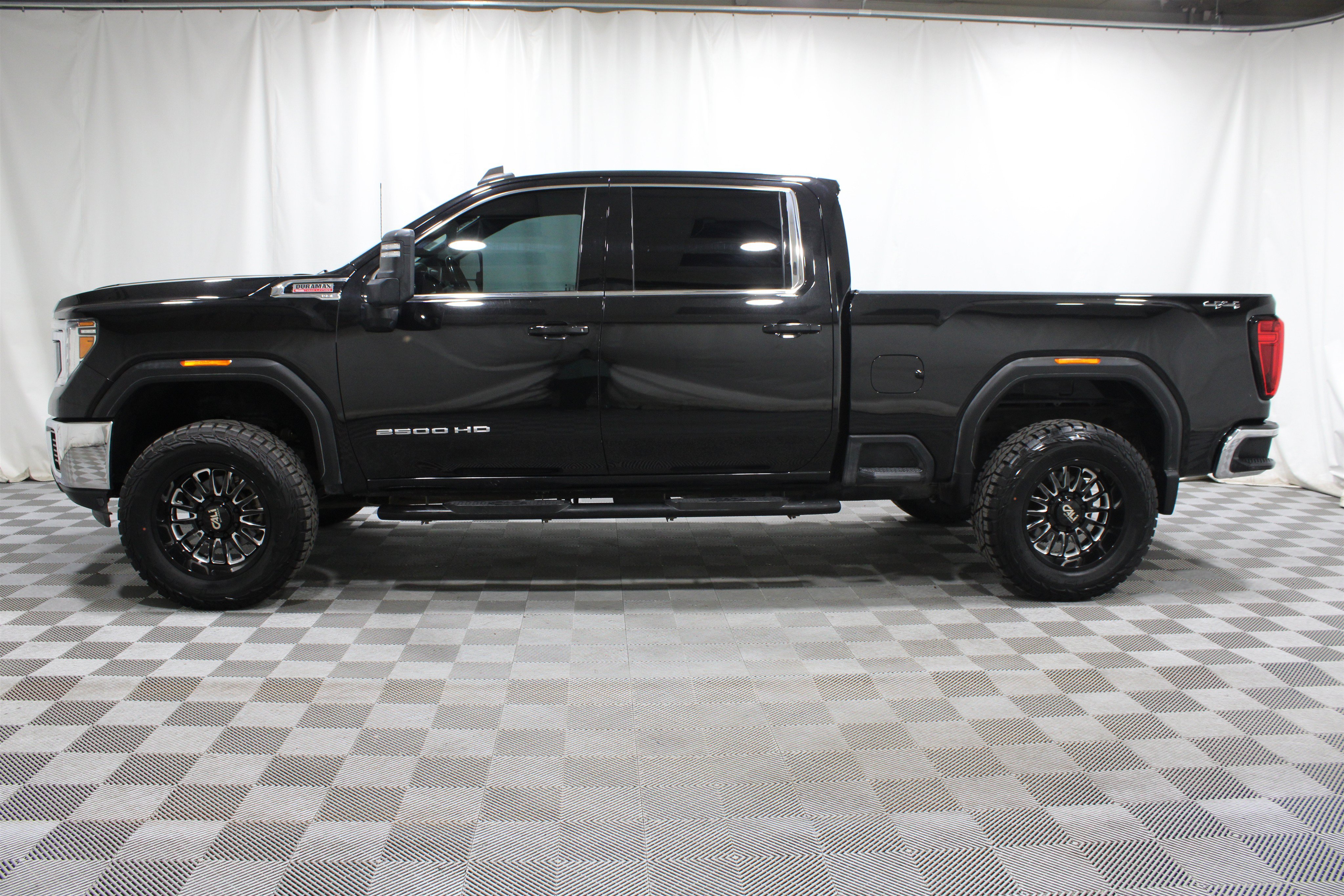 Used 2022 Black GMC SLE Crew Cab 4x4 - Lifted image 33