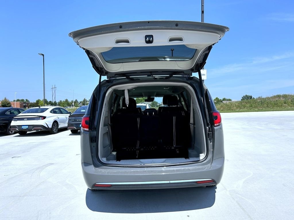 Used 2022 White Chrysler Touring L image 22