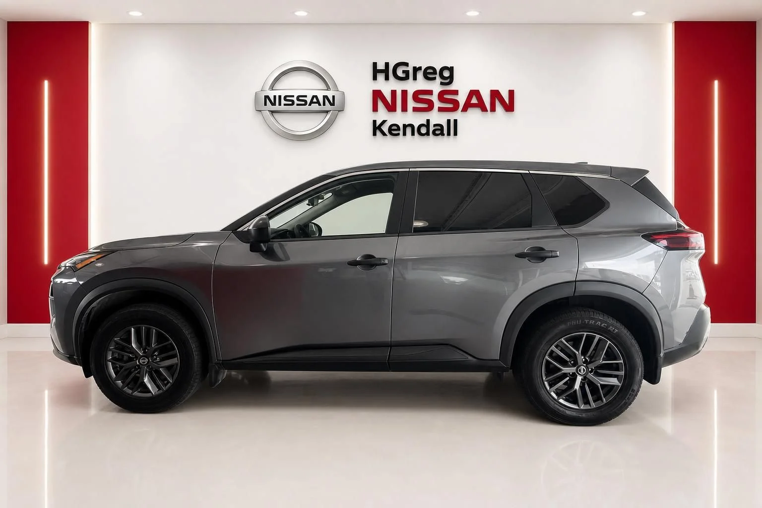 Used 2021 Gray Nissan S image 5
