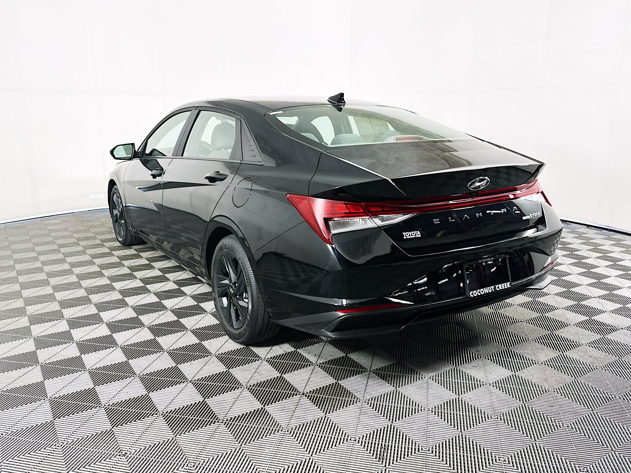Used 2022 Phantom Black Hyundai Blue image 5