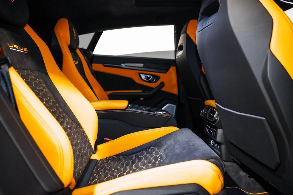 Used 2022  Lamborghini  image 25