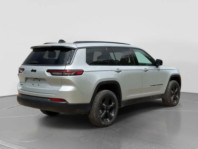 New 2026 Silver Zynith Exterior Paint Jeep Limited image 4