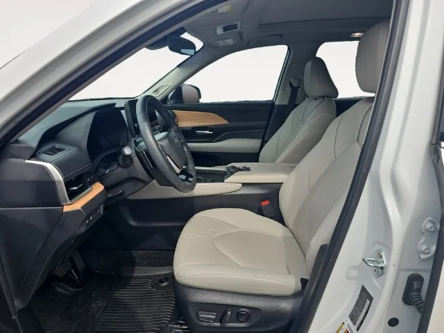 Used 2025 Beige Toyota Platinum image 7