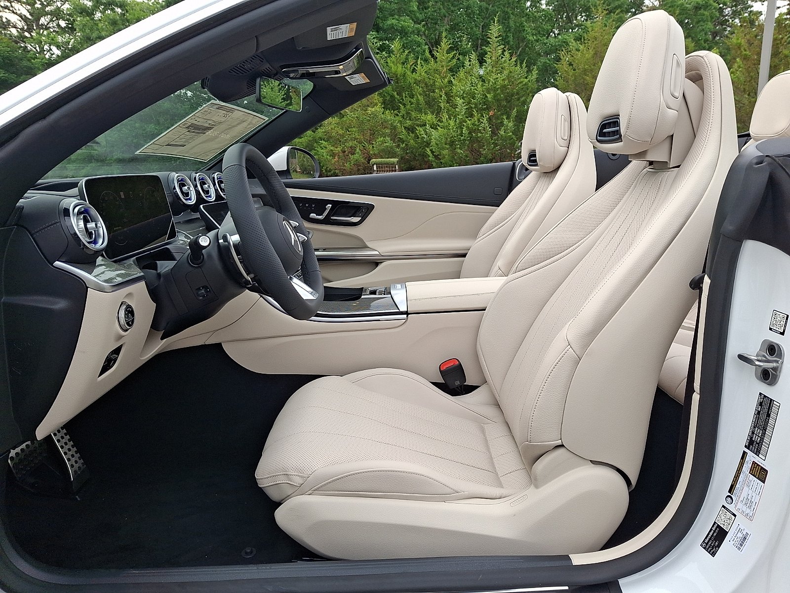 New 2026 MANUFAKTUR Moonlight White Metallic Mercedes-Benz AMG® CLE 53 4MATIC+ Cabriolet image 7