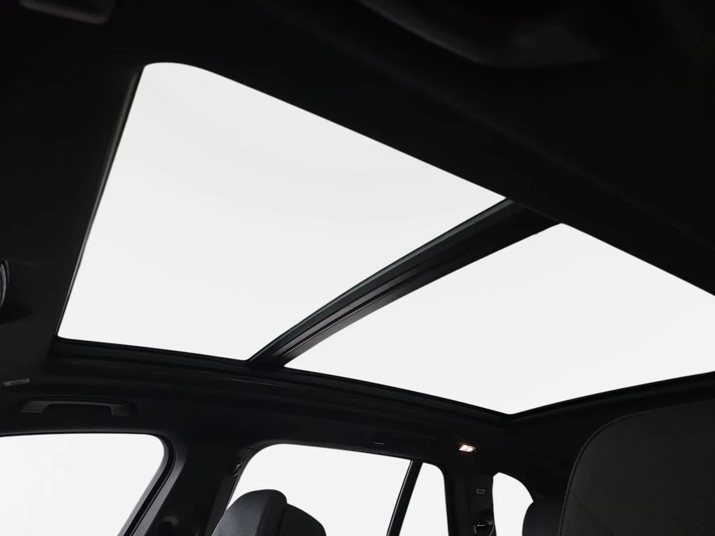 Used 2026 Skyscraper Grey Metallic BMW xDrive40i image 31