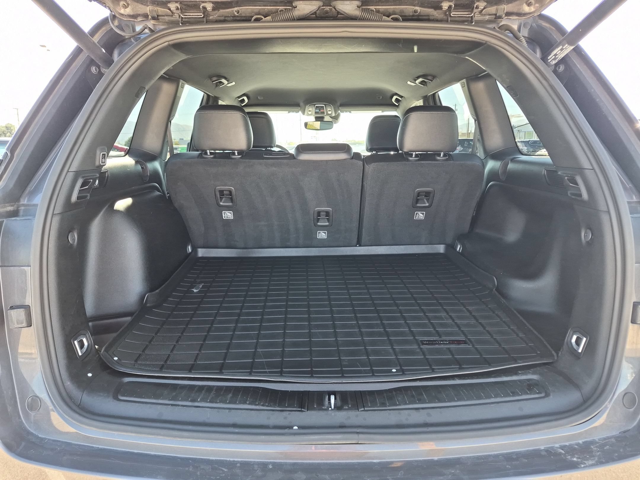 Used 2024 Baltic Gray Metallic Clearcoat Jeep Altitude image 28