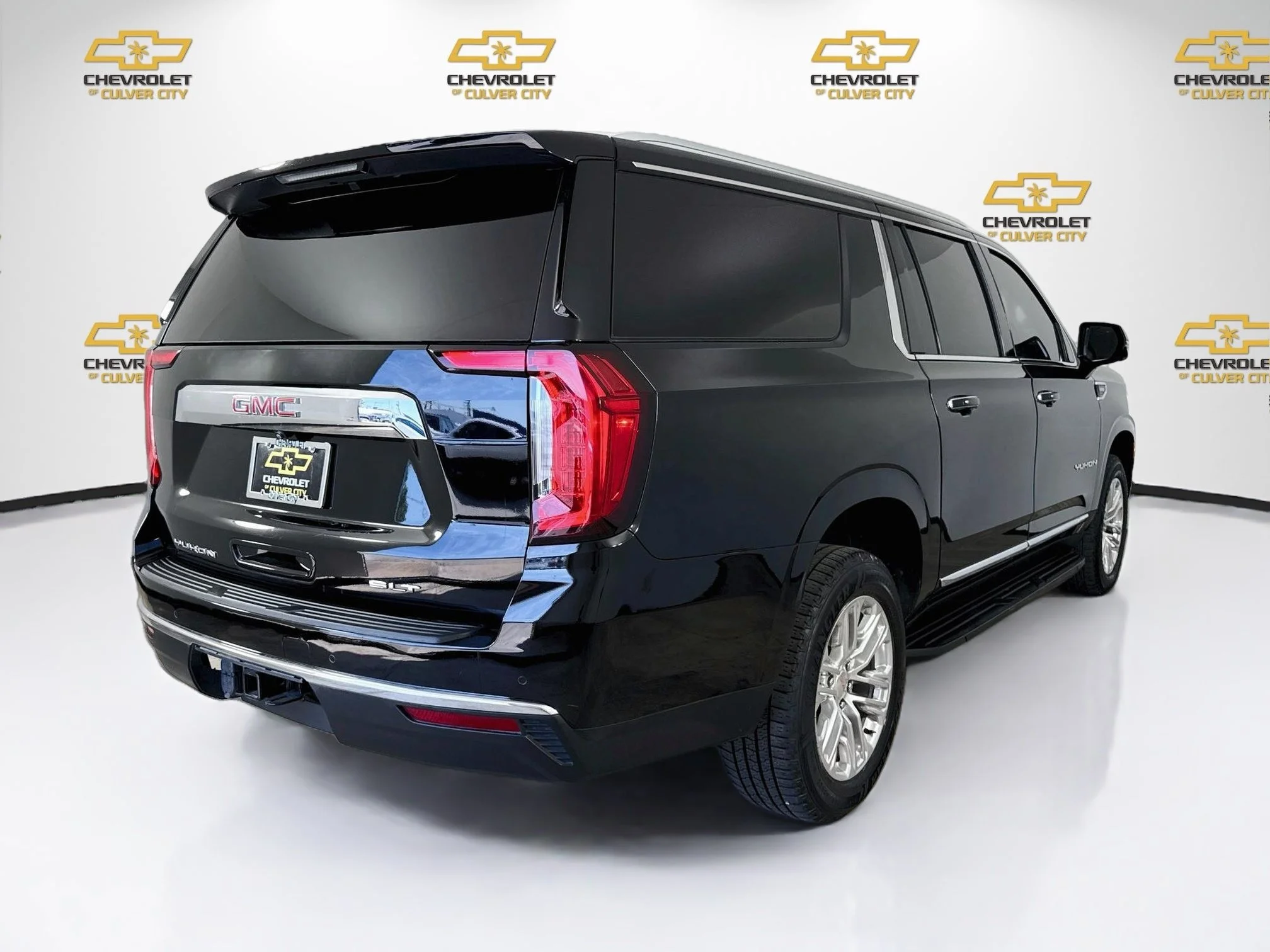 Used 2024 Onyx Black GMC SLT image 8